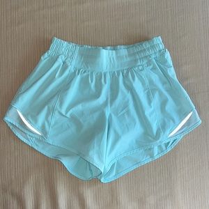 Lululemon Hotty Hot LR 4” Shorts